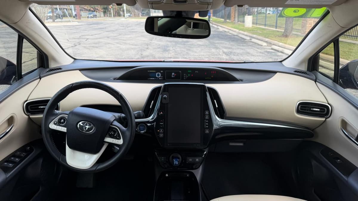 2018 Toyota Prius - Image 18