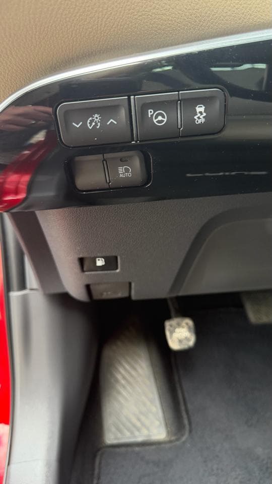 2018 Toyota Prius - Image 21