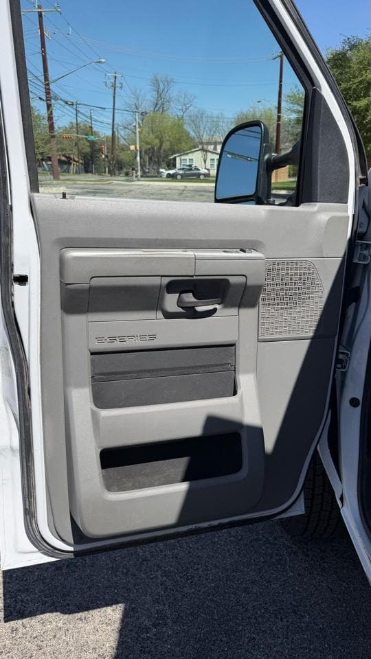 2021 FORD E-Series - Image 10