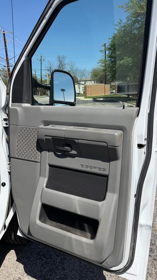 2021 FORD E-Series - Image 11