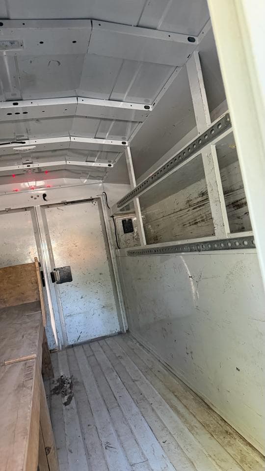 2021 FORD E-Series - Image 25