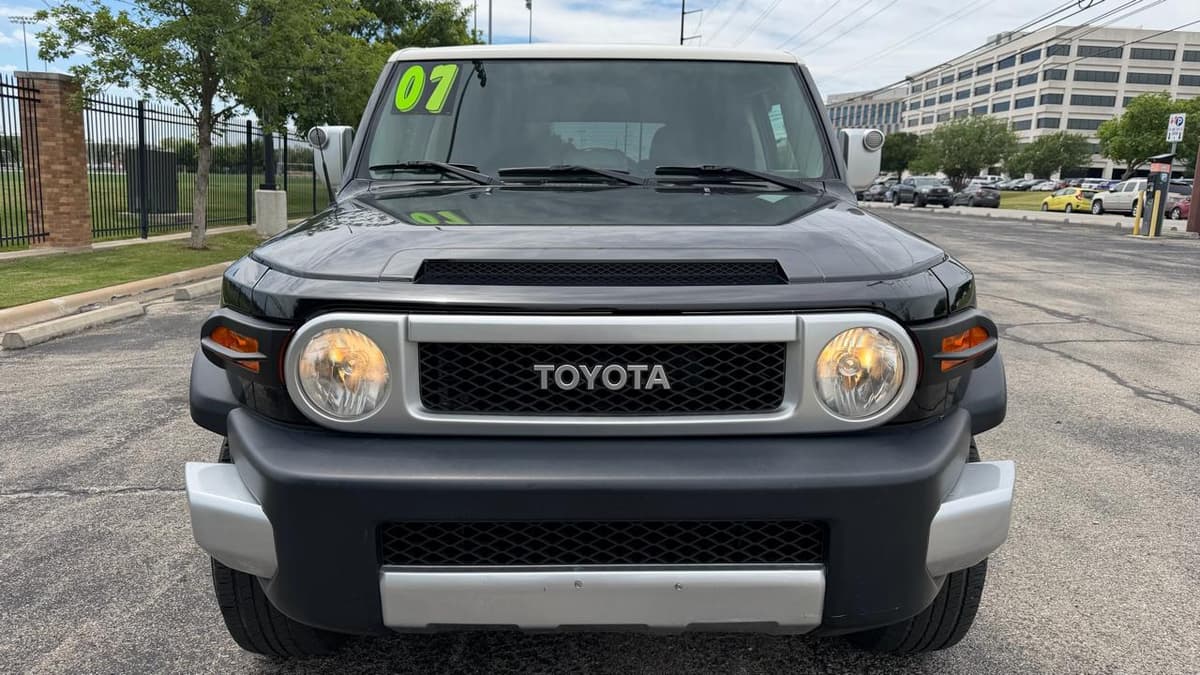 2007 TOYOTA FJ - Image 1