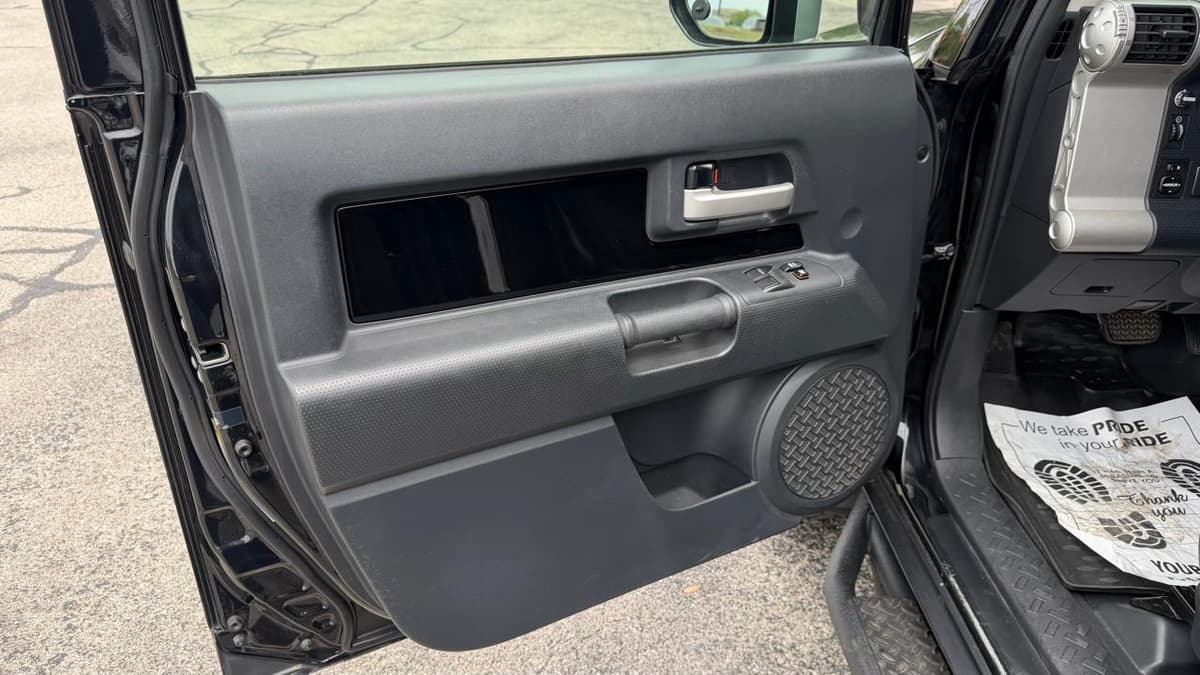 2007 TOYOTA FJ - Image 8