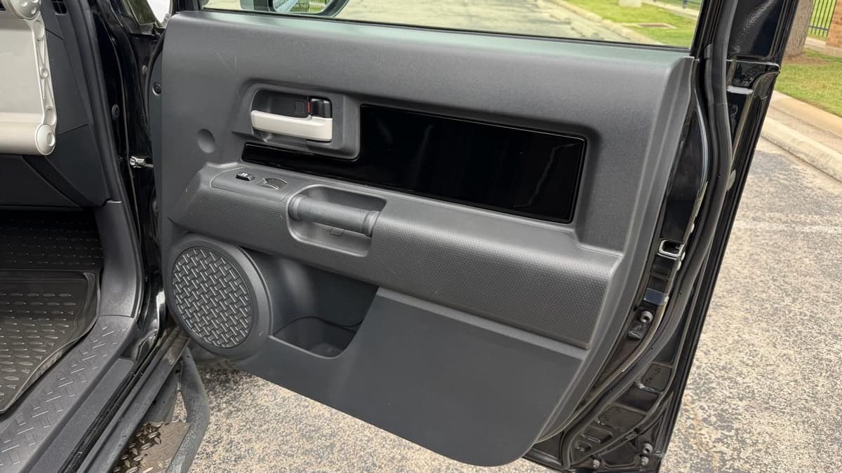 2007 TOYOTA FJ - Image 13