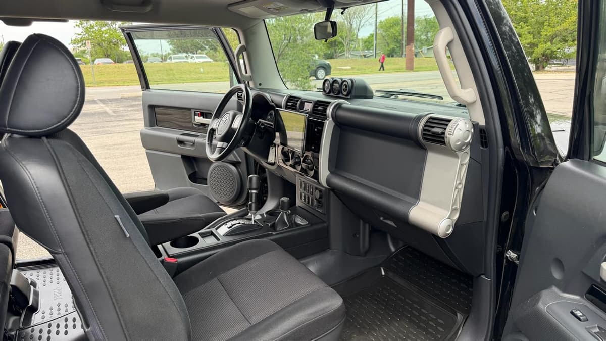 2007 TOYOTA FJ - Image 15