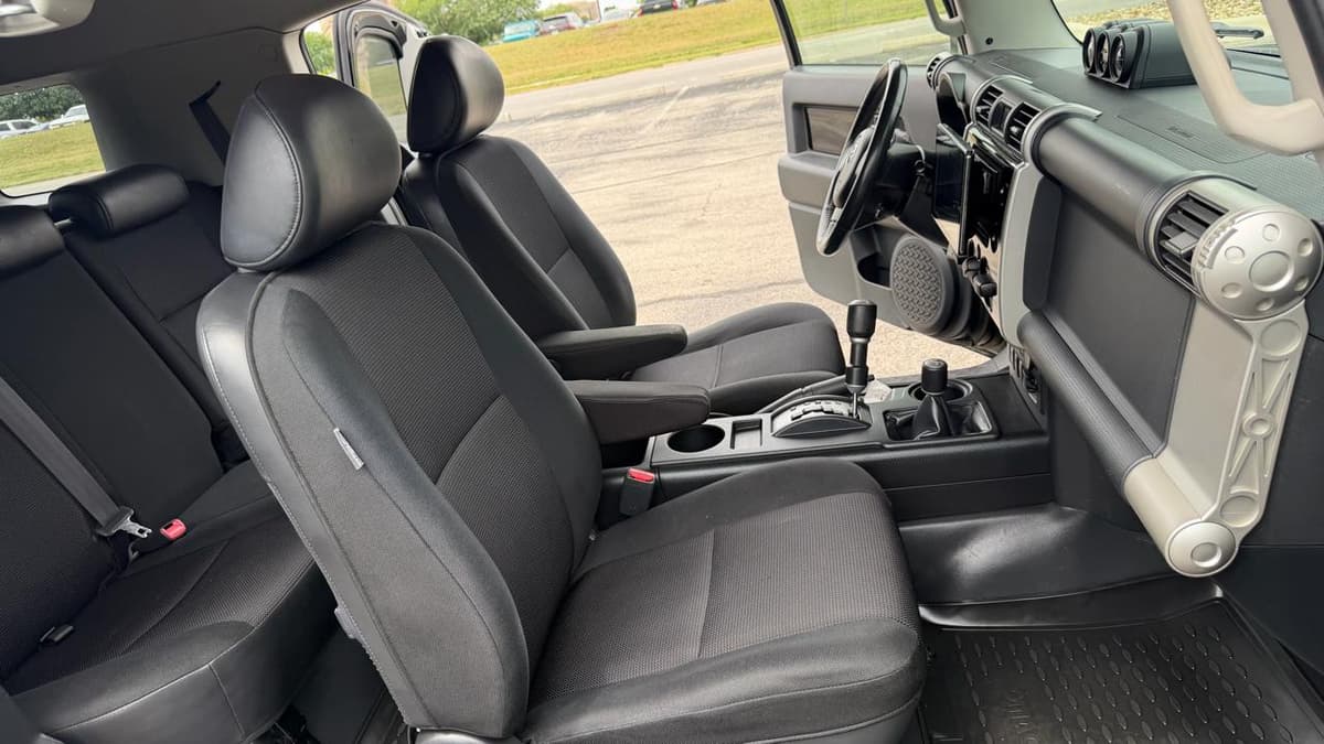 2007 TOYOTA FJ - Image 16