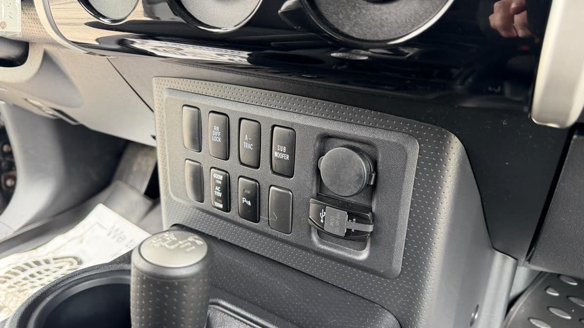 2007 TOYOTA FJ - Image 20