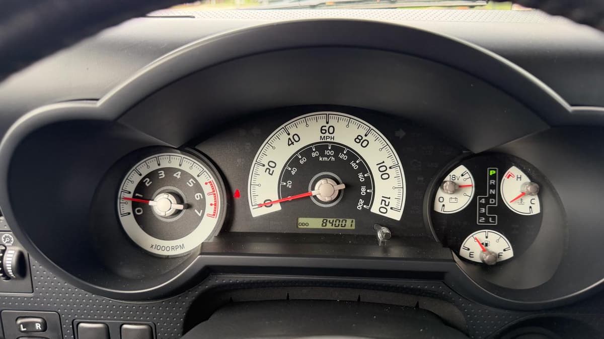 2007 TOYOTA FJ - Image 33