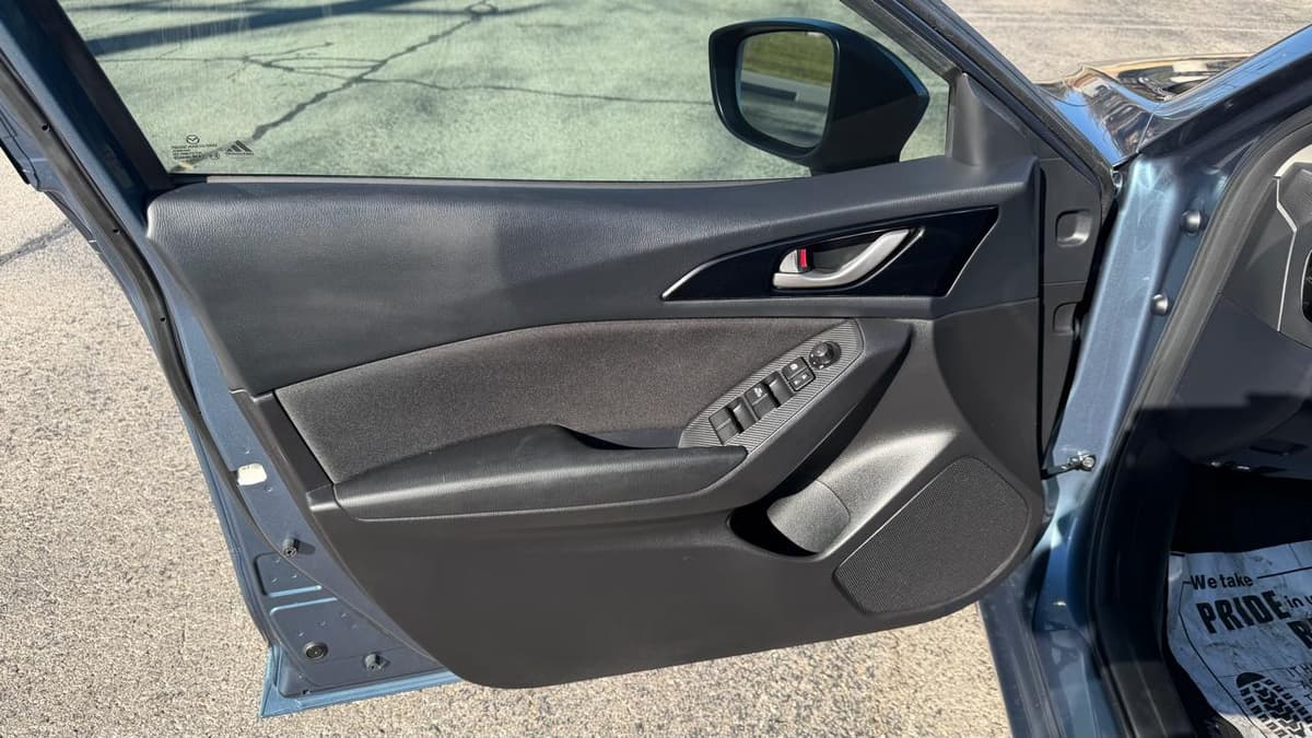 2016 Mazda Mazda3 - Image 8