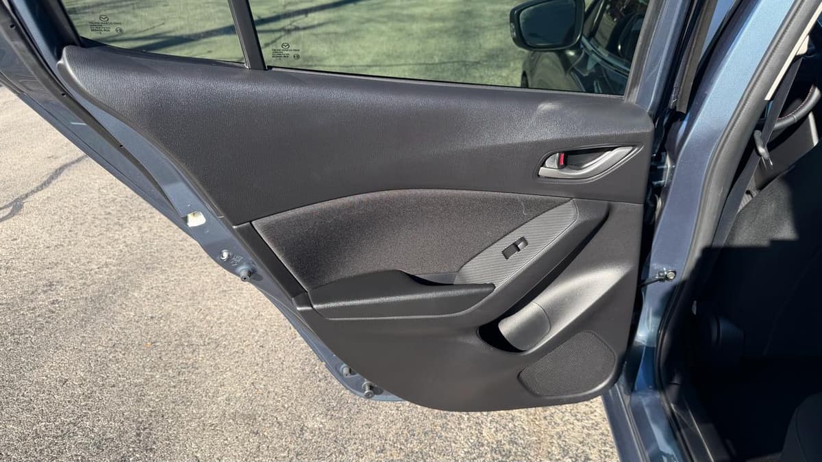 2016 Mazda Mazda3 - Image 9