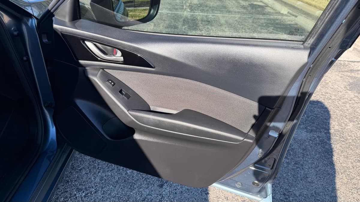 2016 Mazda Mazda3 - Image 12
