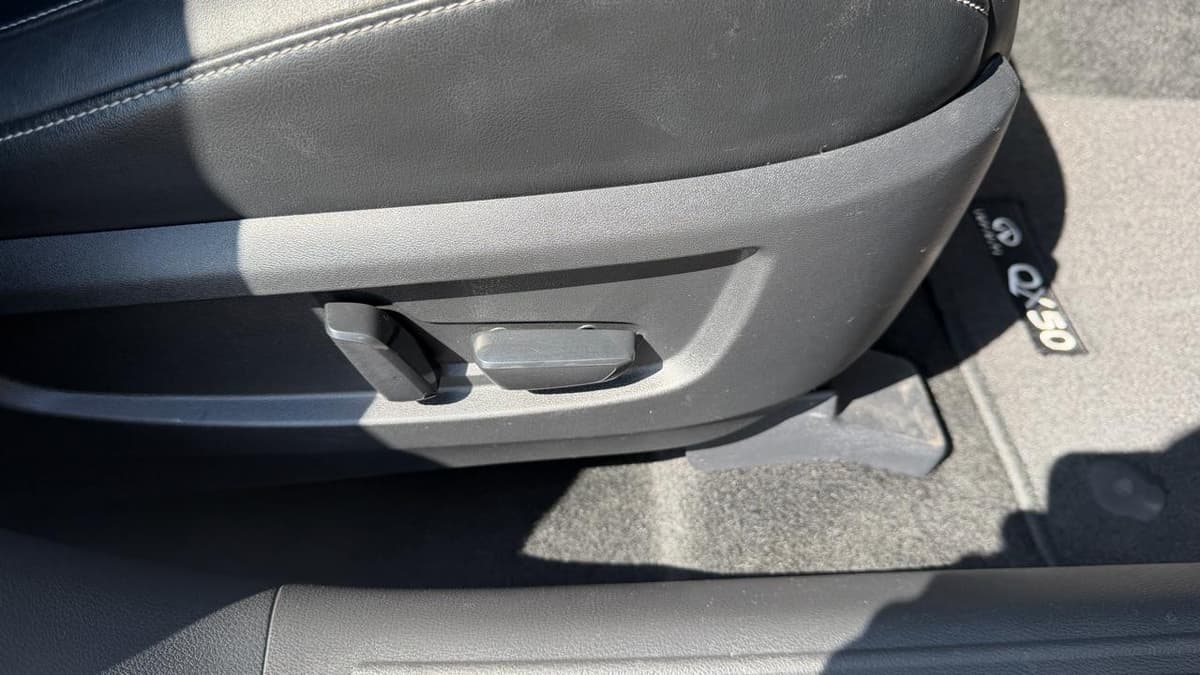 2020 Infiniti QX50 - Image 13