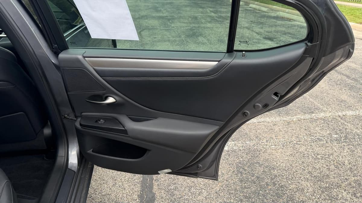 2021 LEXUS ES - Image 10