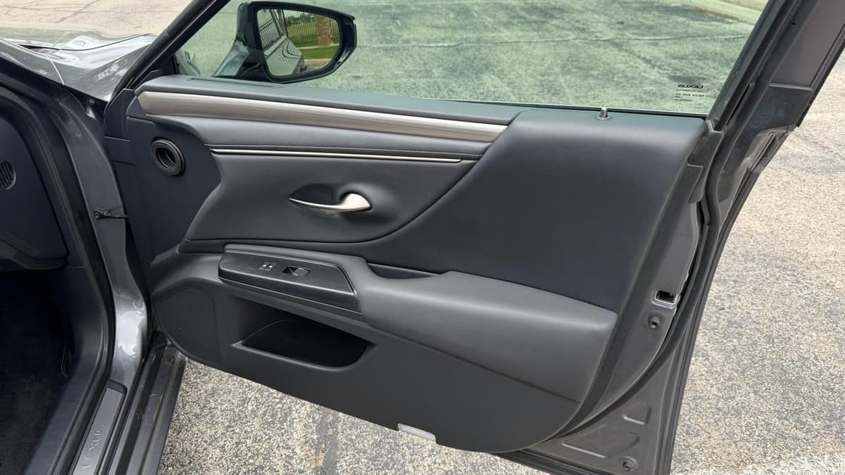 2021 LEXUS ES - Image 11