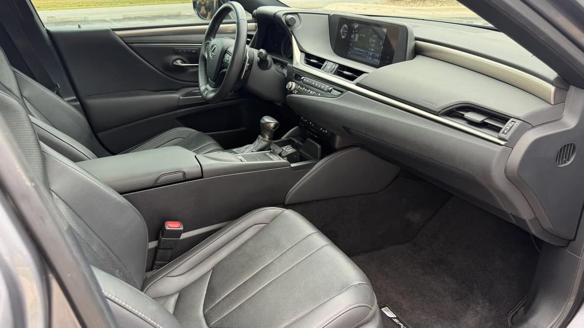 2021 LEXUS ES - Image 12