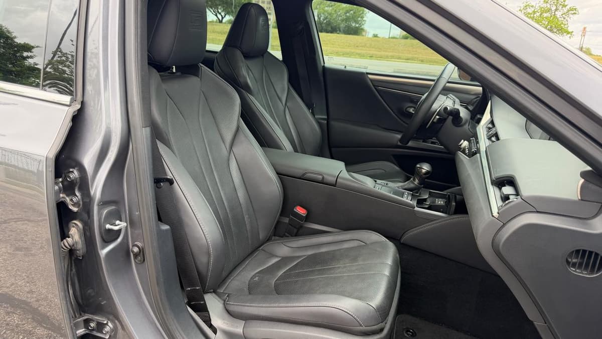 2021 LEXUS ES - Image 13