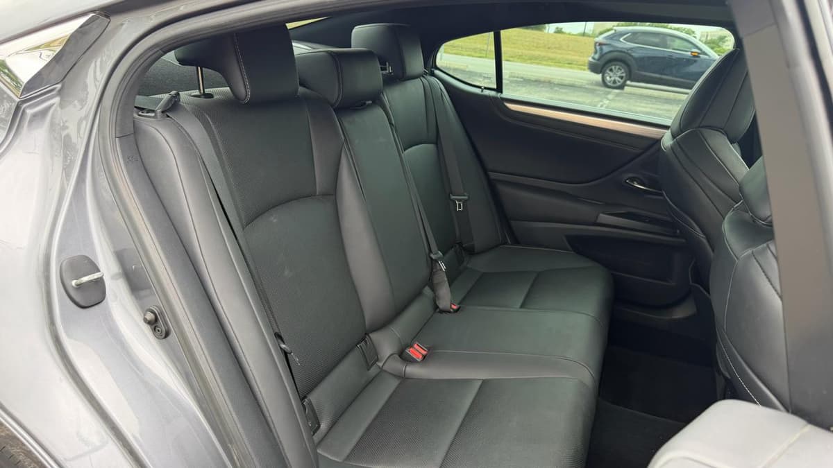 2021 LEXUS ES - Image 16