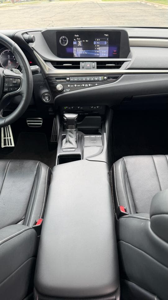2021 LEXUS ES - Image 18