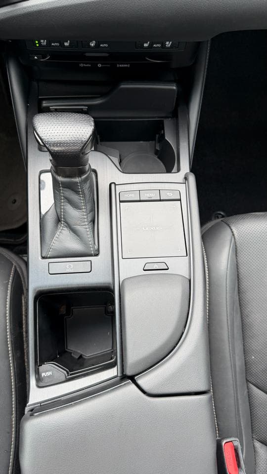 2021 LEXUS ES - Image 21