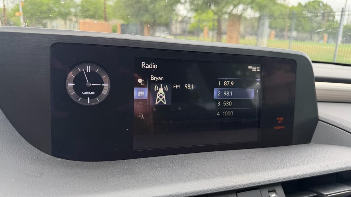 2021 LEXUS ES - Image 30