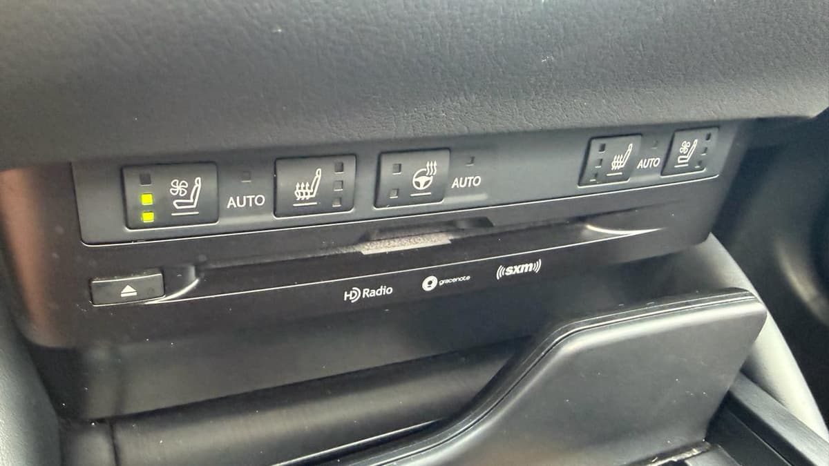 2021 LEXUS ES - Image 32