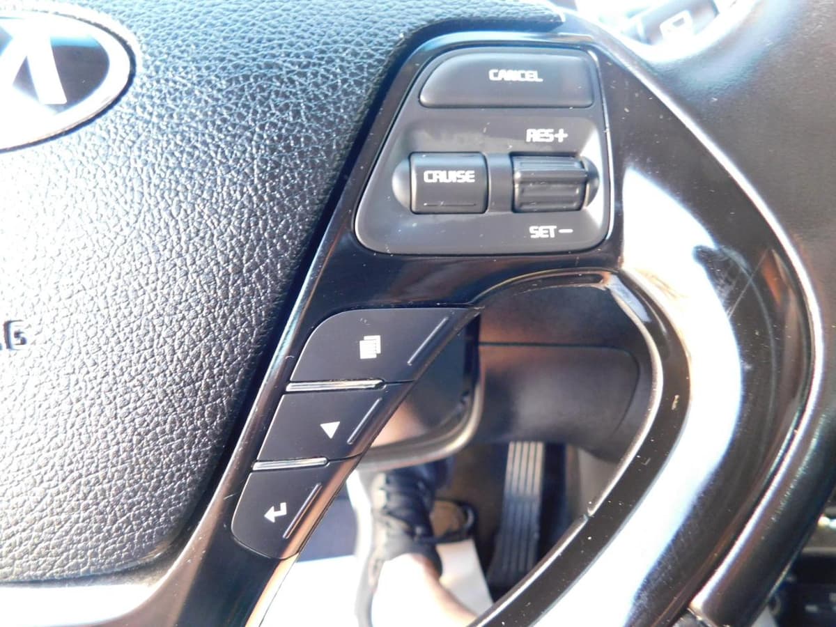 2017 Kia Forte5 - Image 9