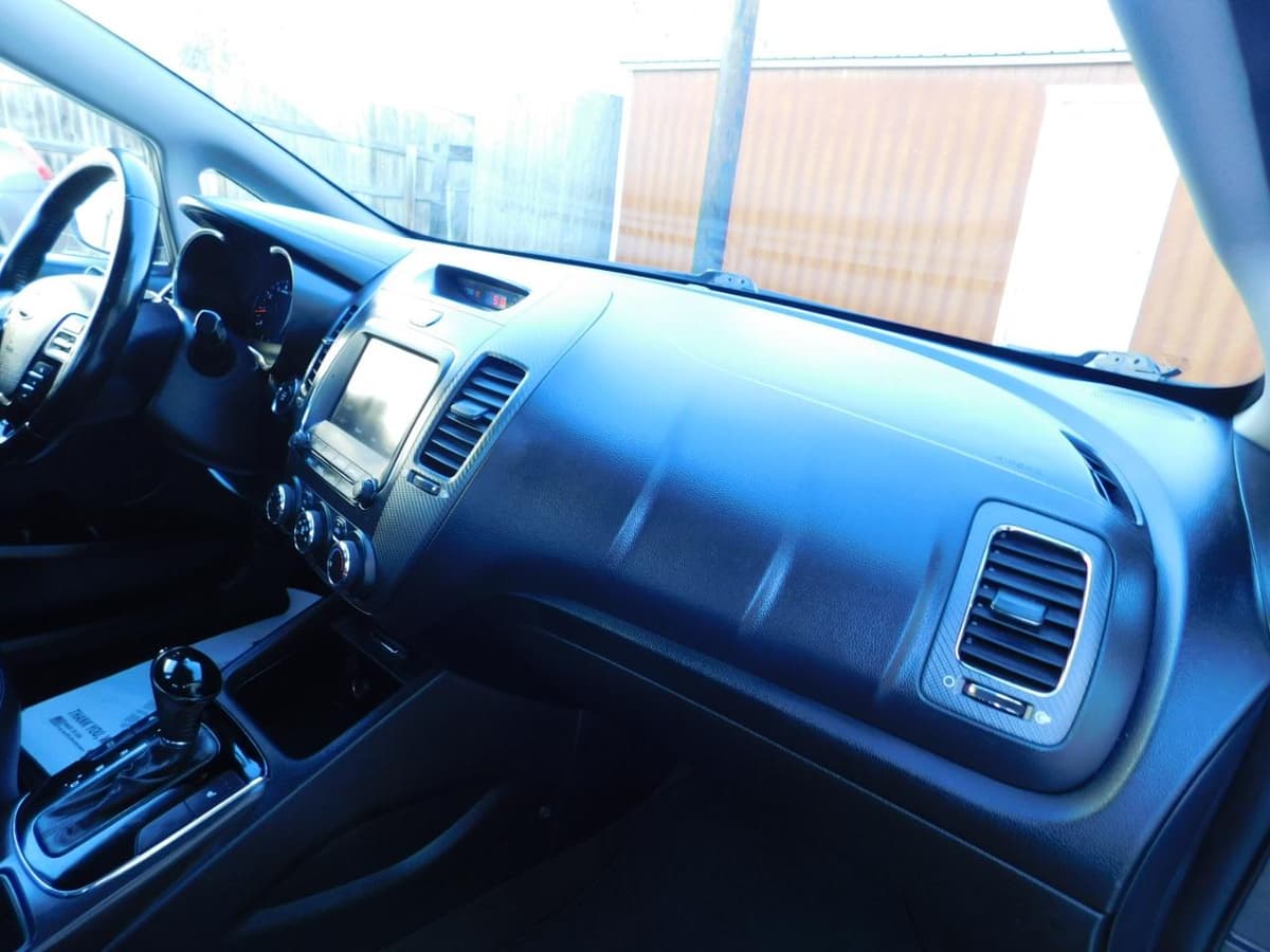 2017 Kia Forte5 - Image 22