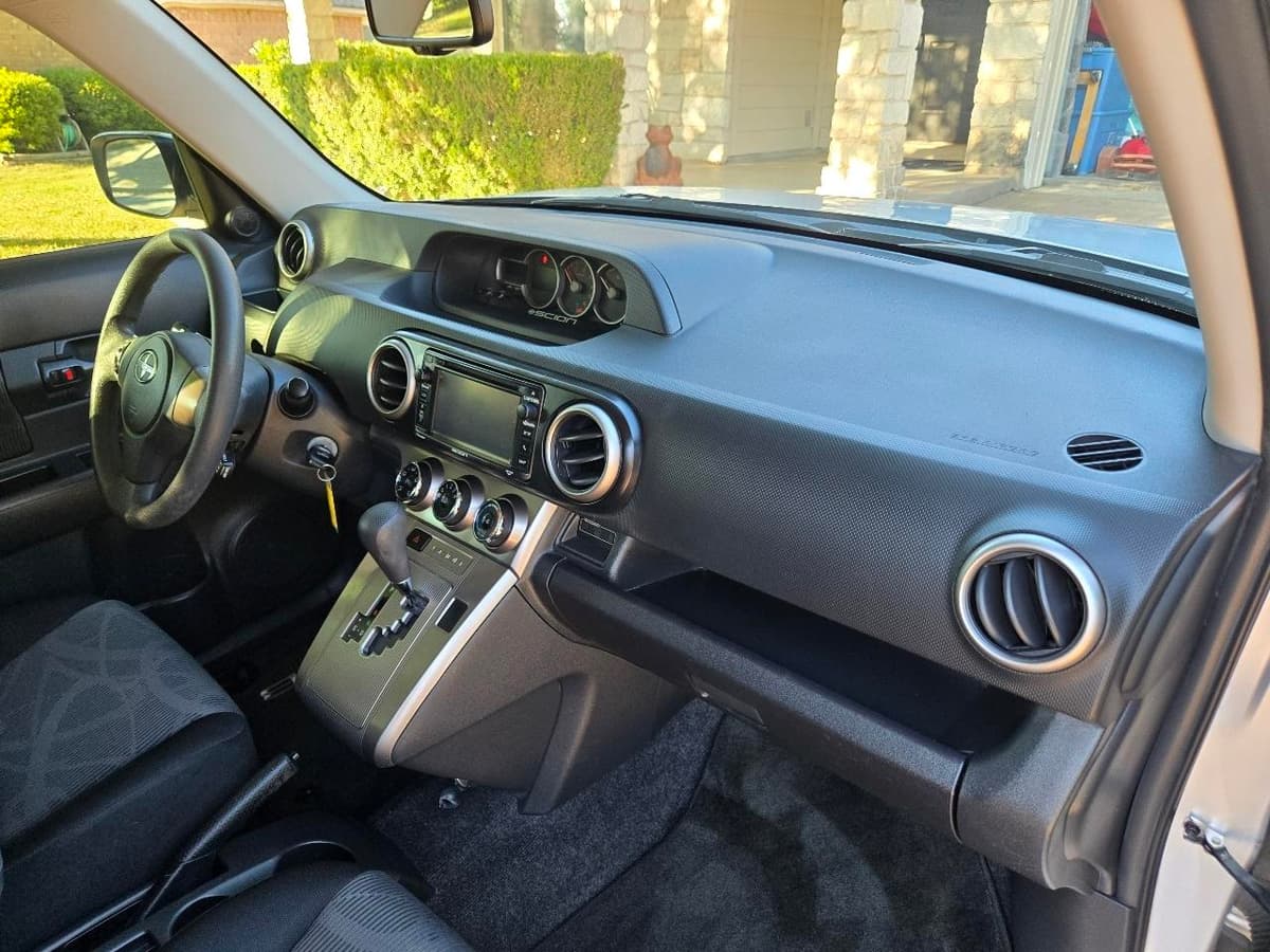 2015 SCION xB - Image 15