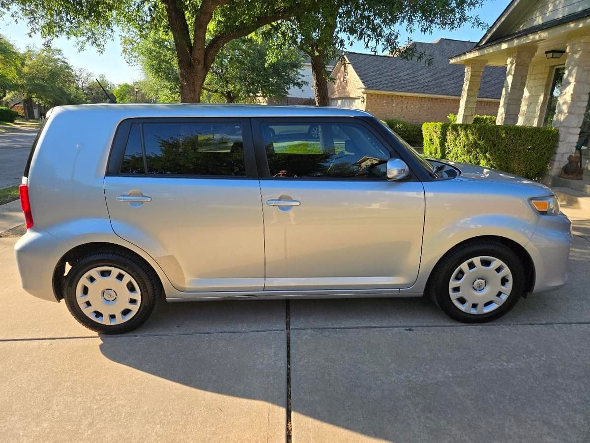 2015 SCION xB - Image 2