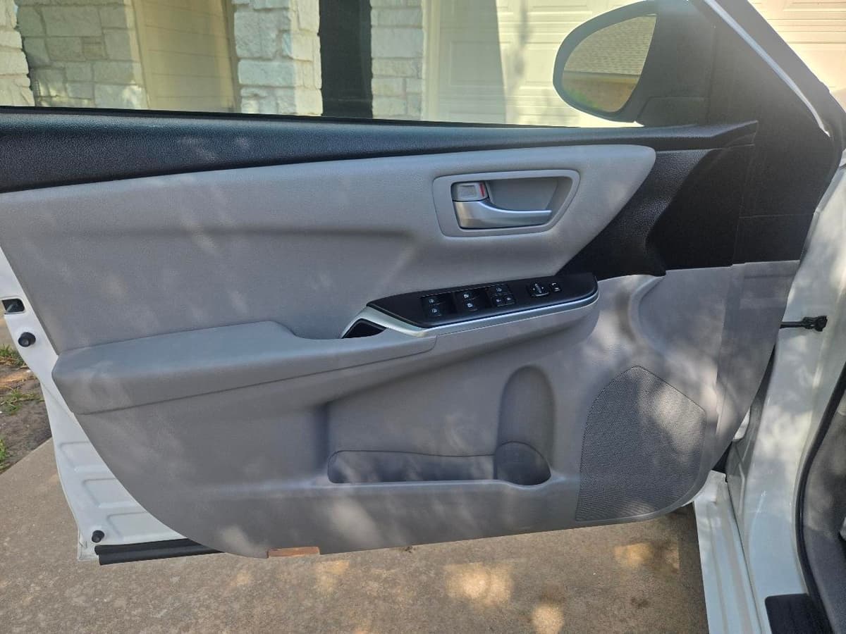 2017 TOYOTA Camry - Image 12