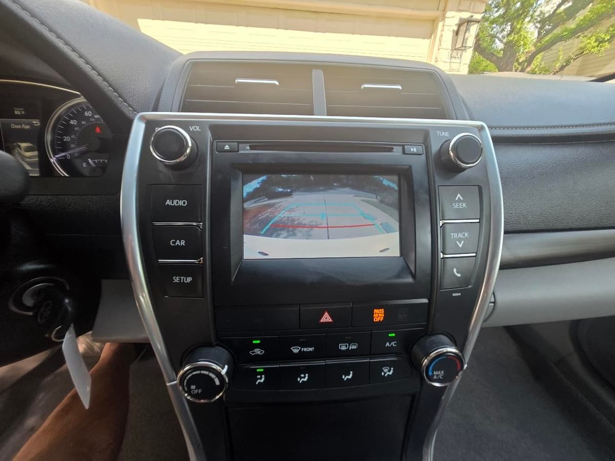 2017 TOYOTA Camry - Image 18