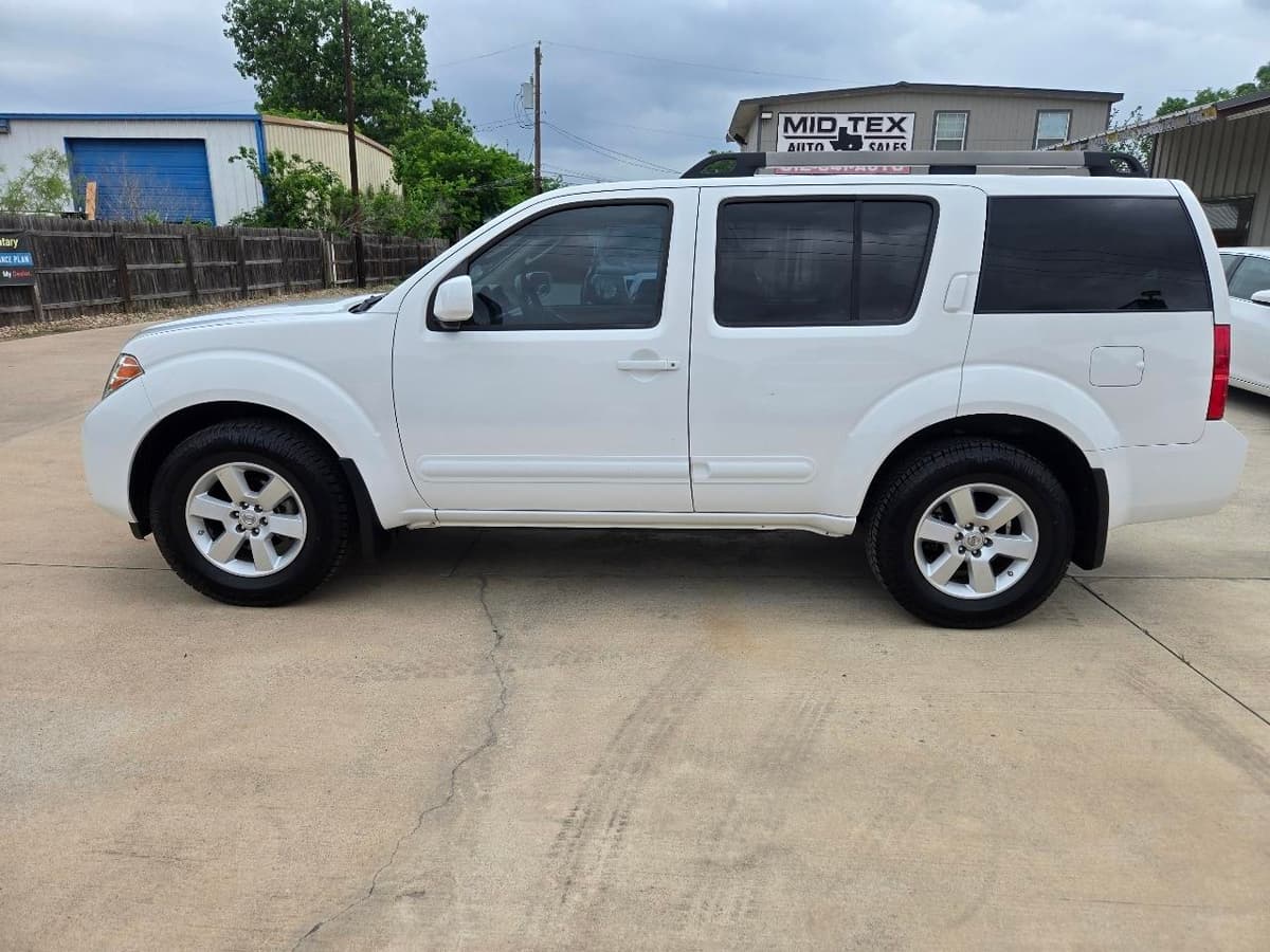 2011 NISSAN Pathfinder - Image 3