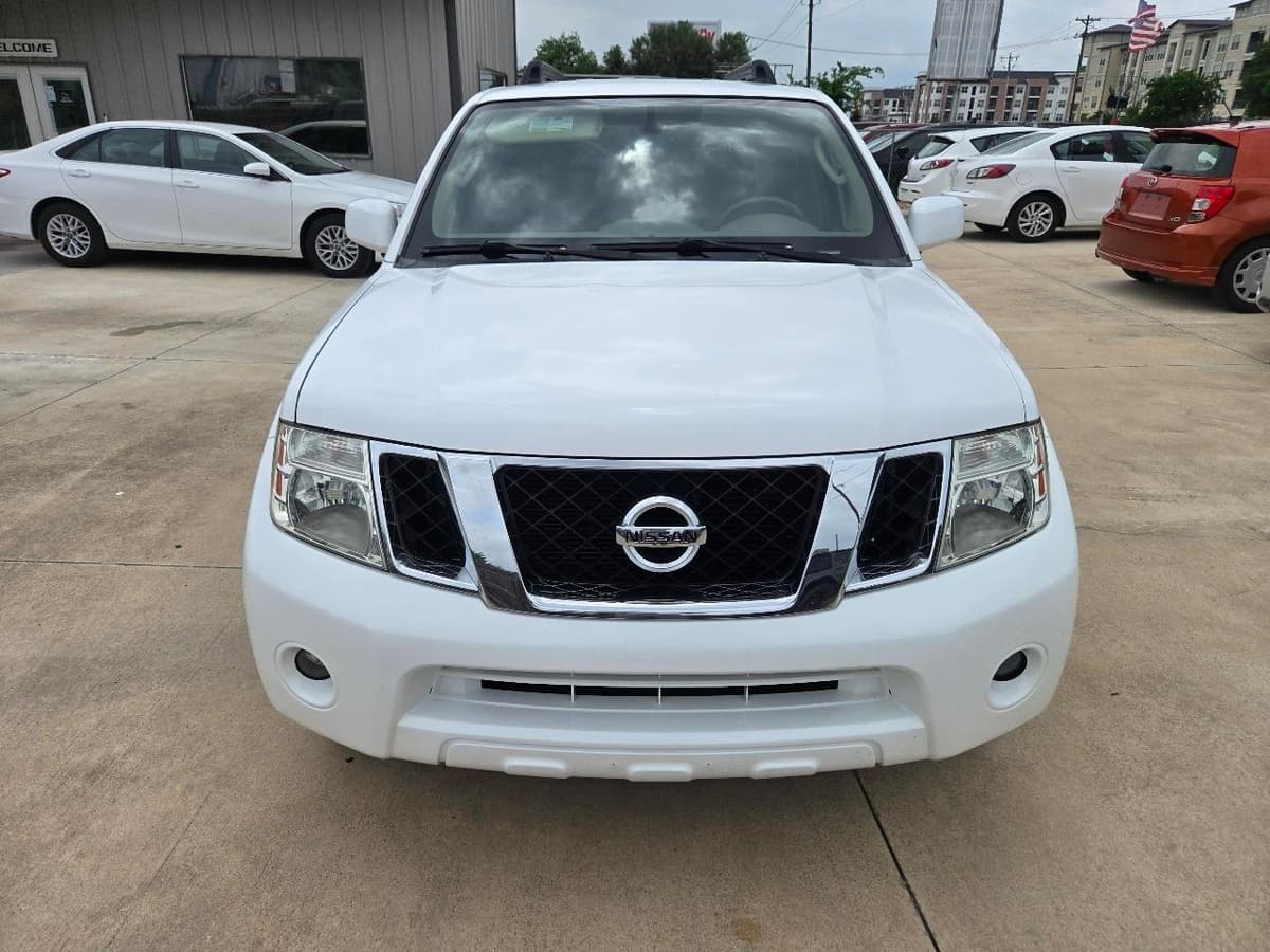 2011 NISSAN Pathfinder - Image 2