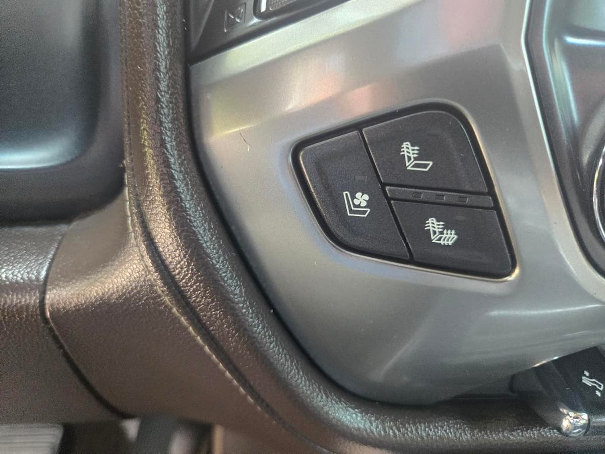 2016 CHEVROLET Silverado - Image 21