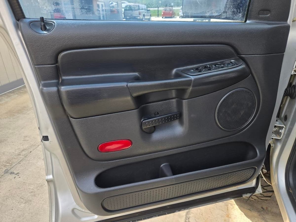 2005 DODGE Ram - Image 18