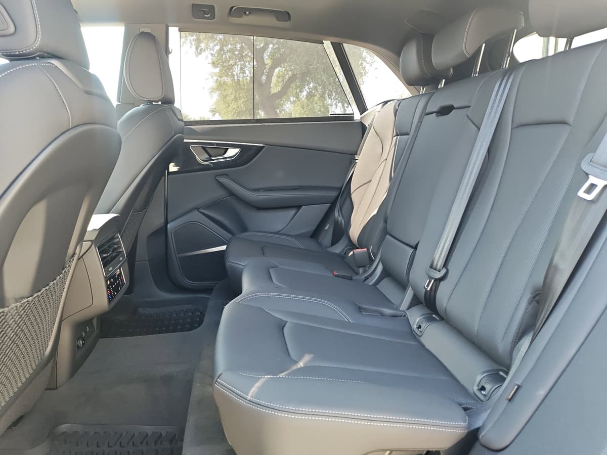 2025 Audi Q8 - Image 15