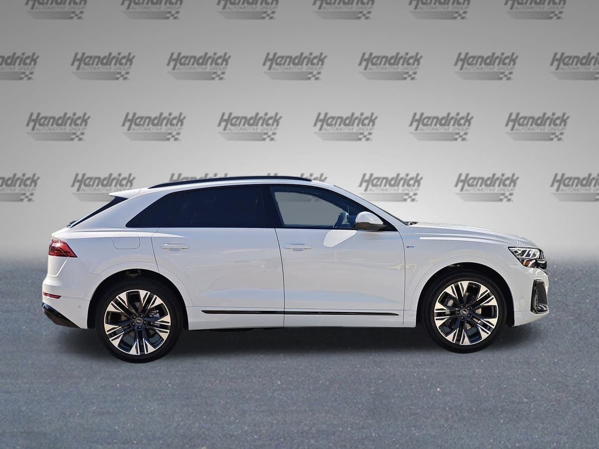 2025 Audi Q8 - Image 10