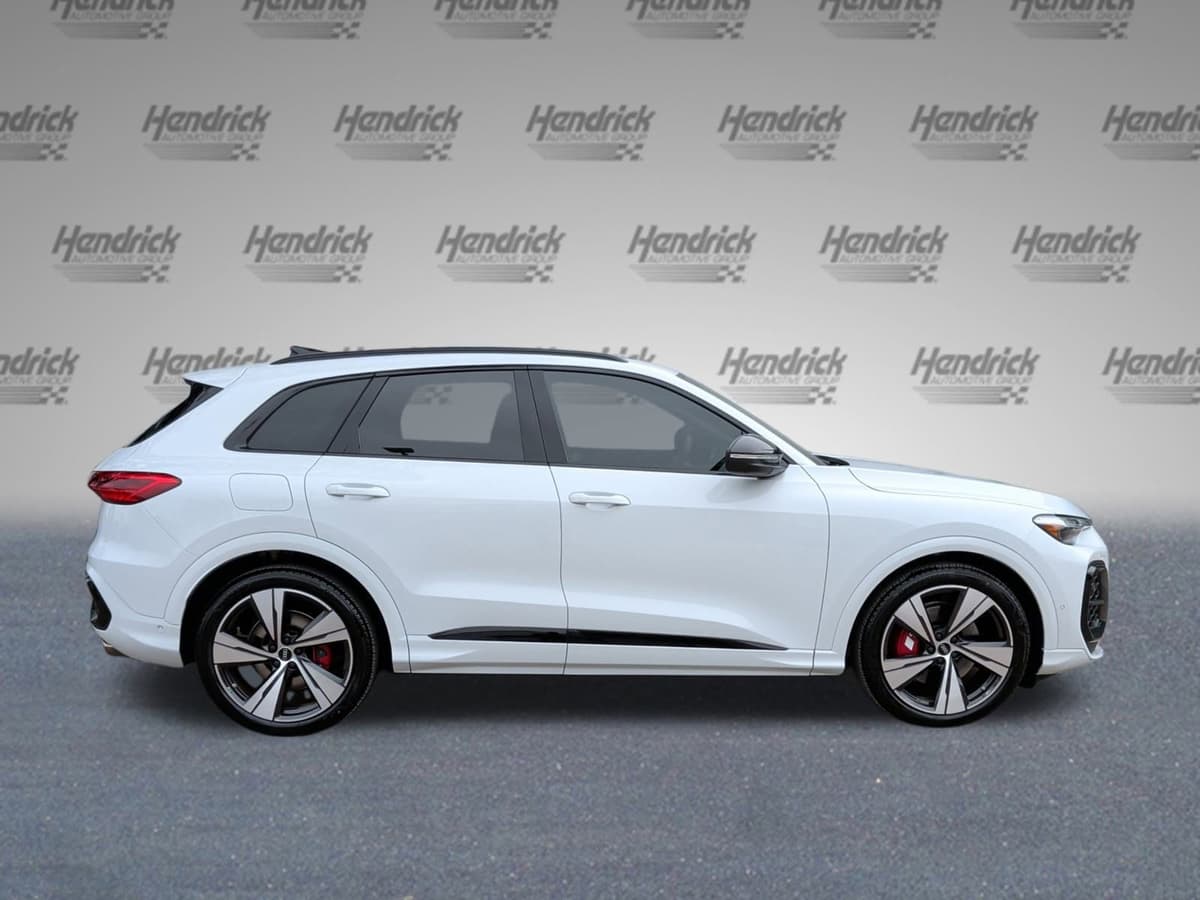2025 Audi SQ5 - Image 10