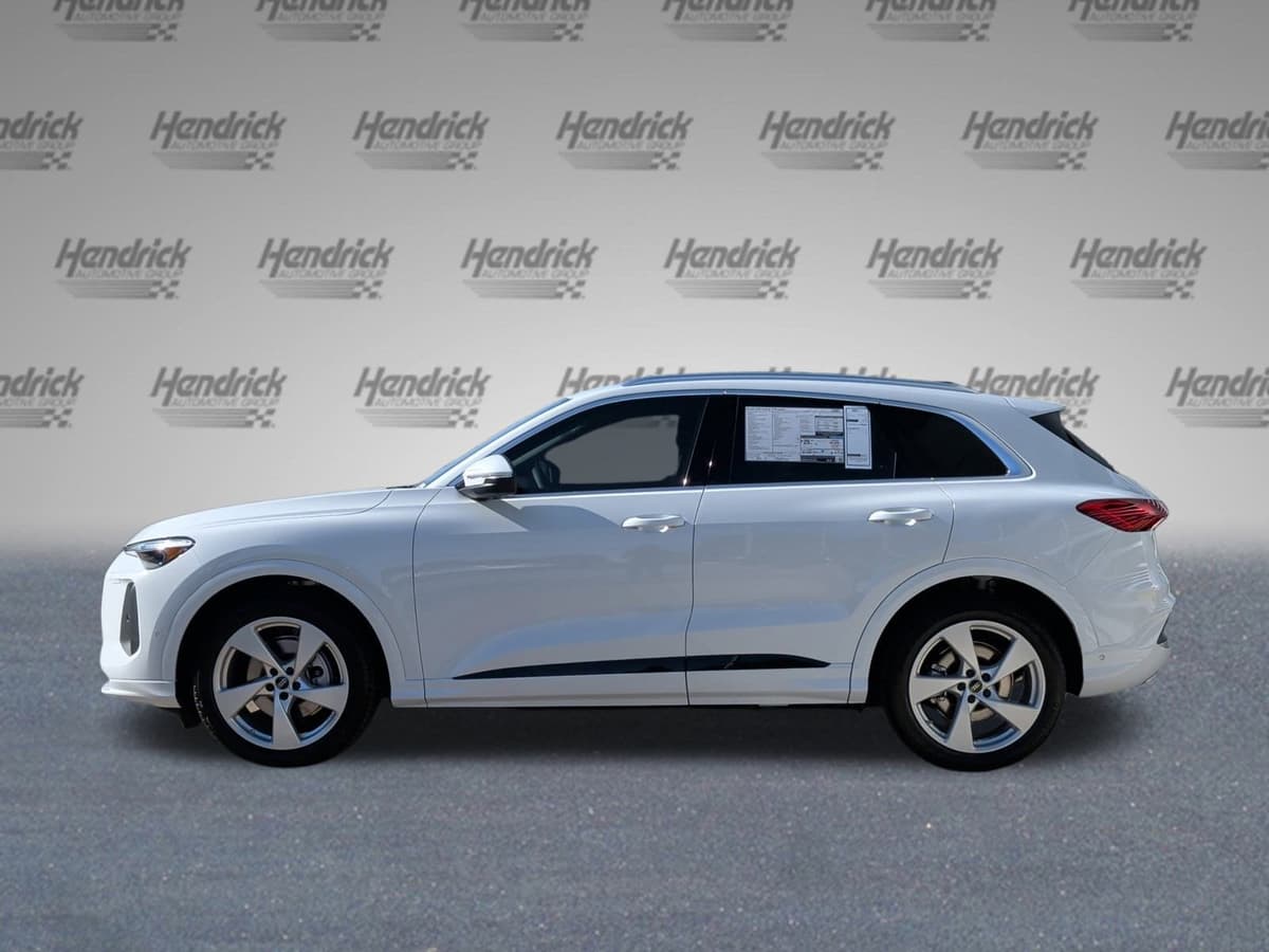 2025 Audi Q5 - Image 6