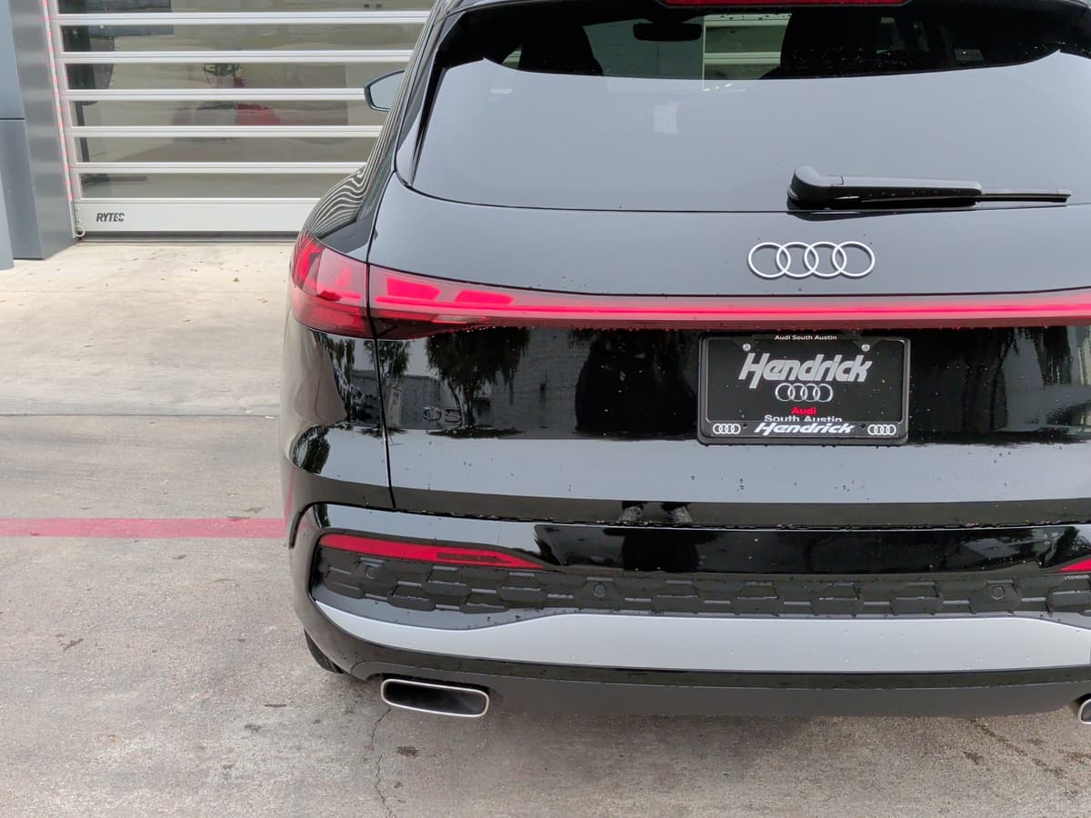 2025 Audi Q5 - Image 15