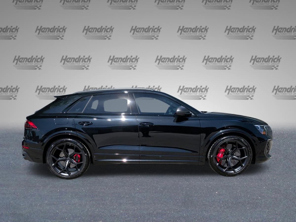 2026 Audi RS Q8 - Image 9