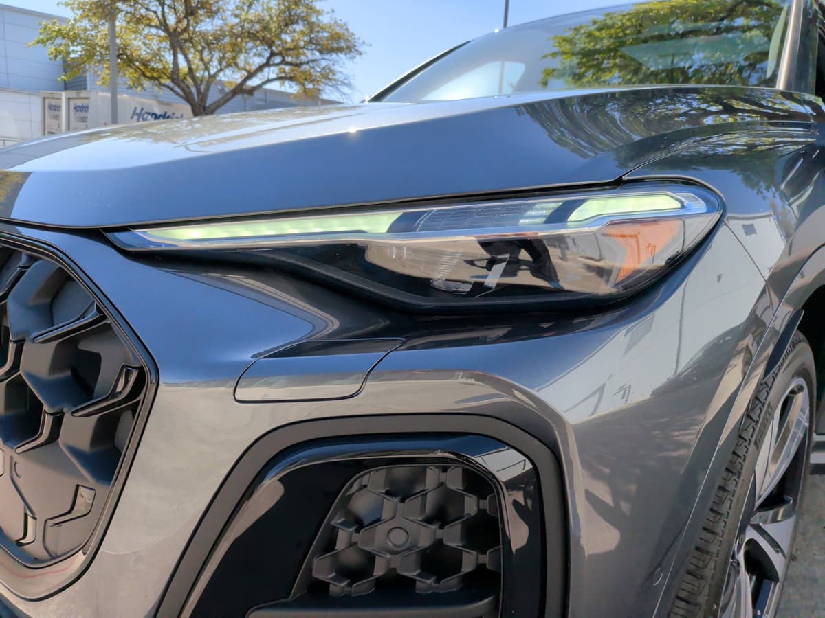 2025 Audi SQ5 - Image 11