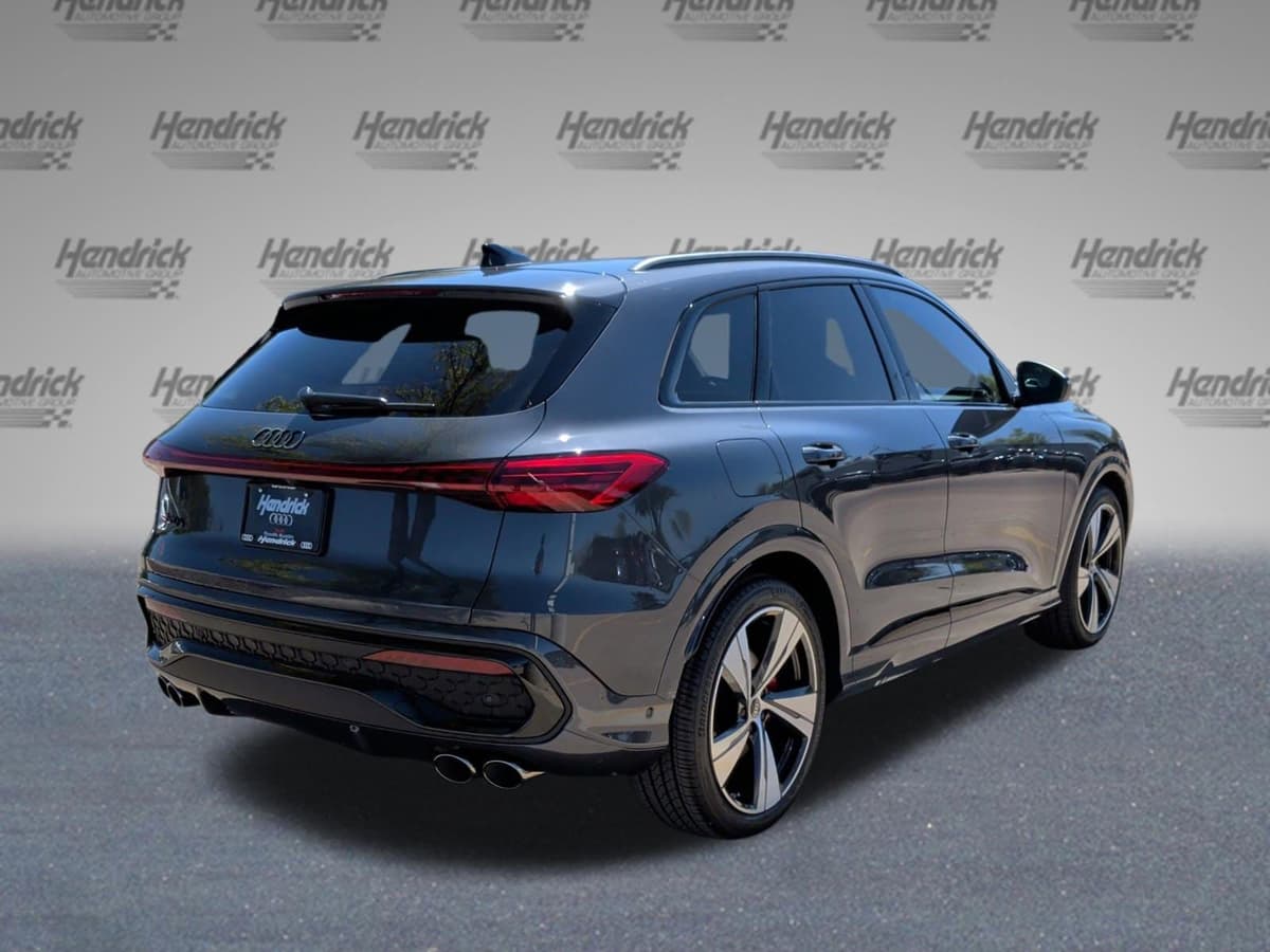 2025 Audi SQ5 - Image 9