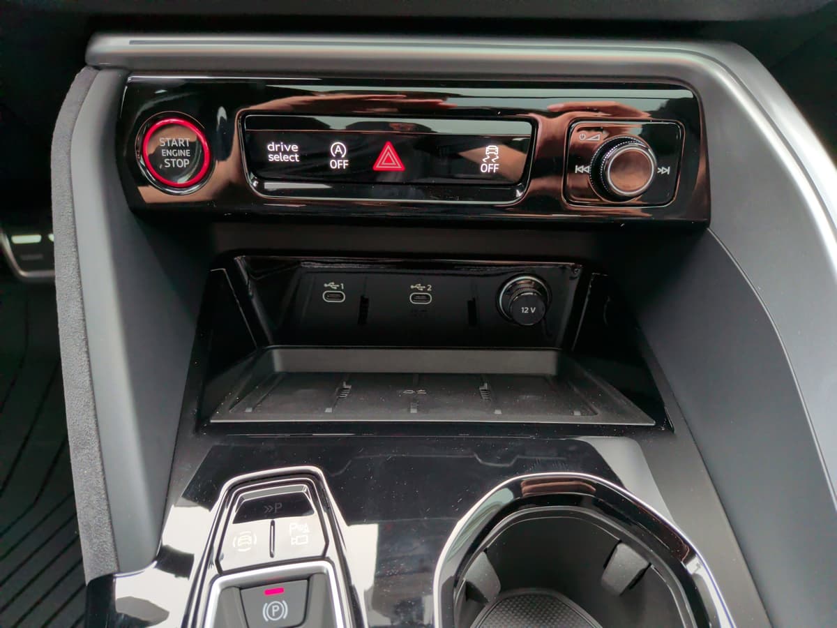 2025 Audi SQ5 - Image 31