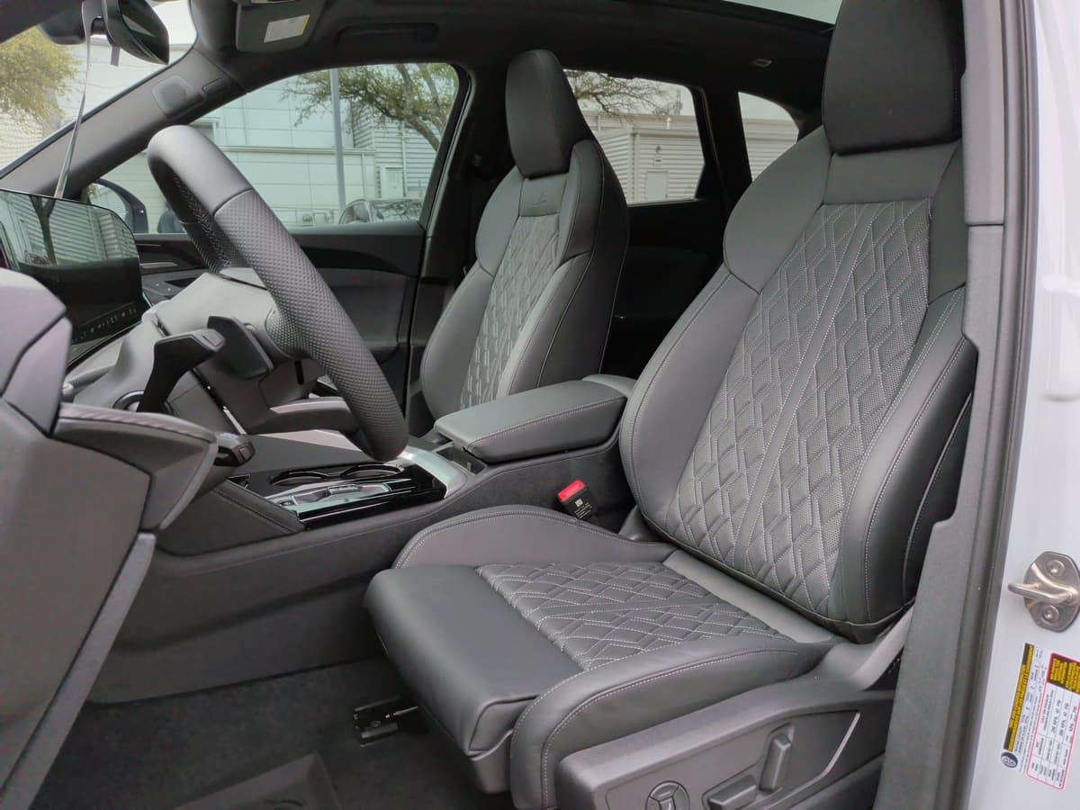 2025 Audi SQ5 - Image 15