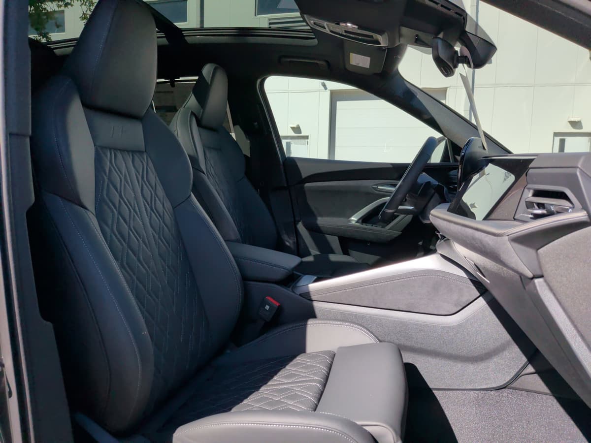 2025 Audi SQ5 - Image 21