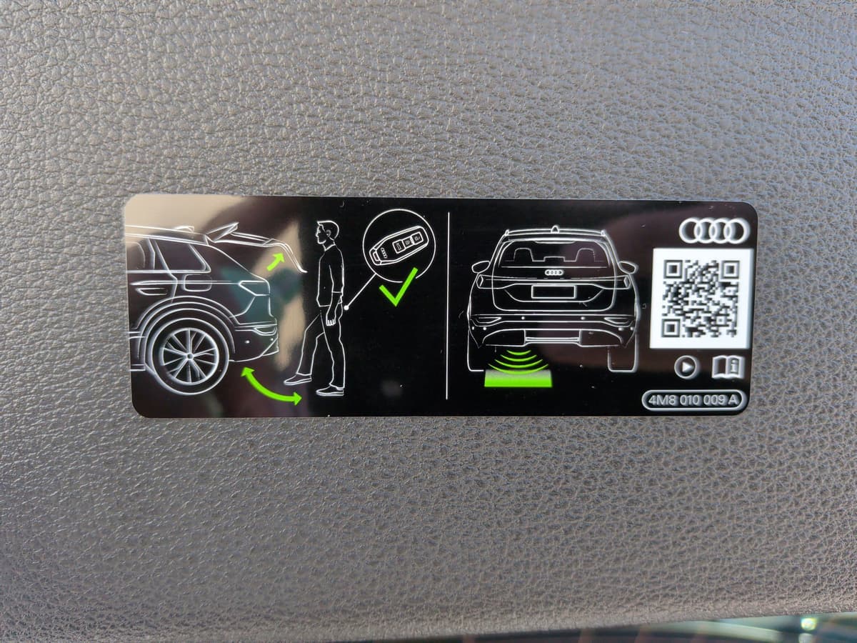 2026 Audi RS Q8 - Image 31