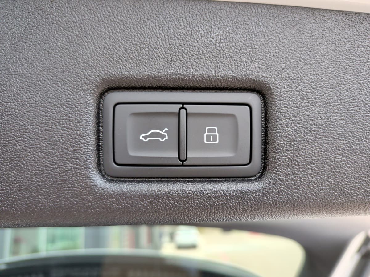 2025 Audi SQ5 - Image 40