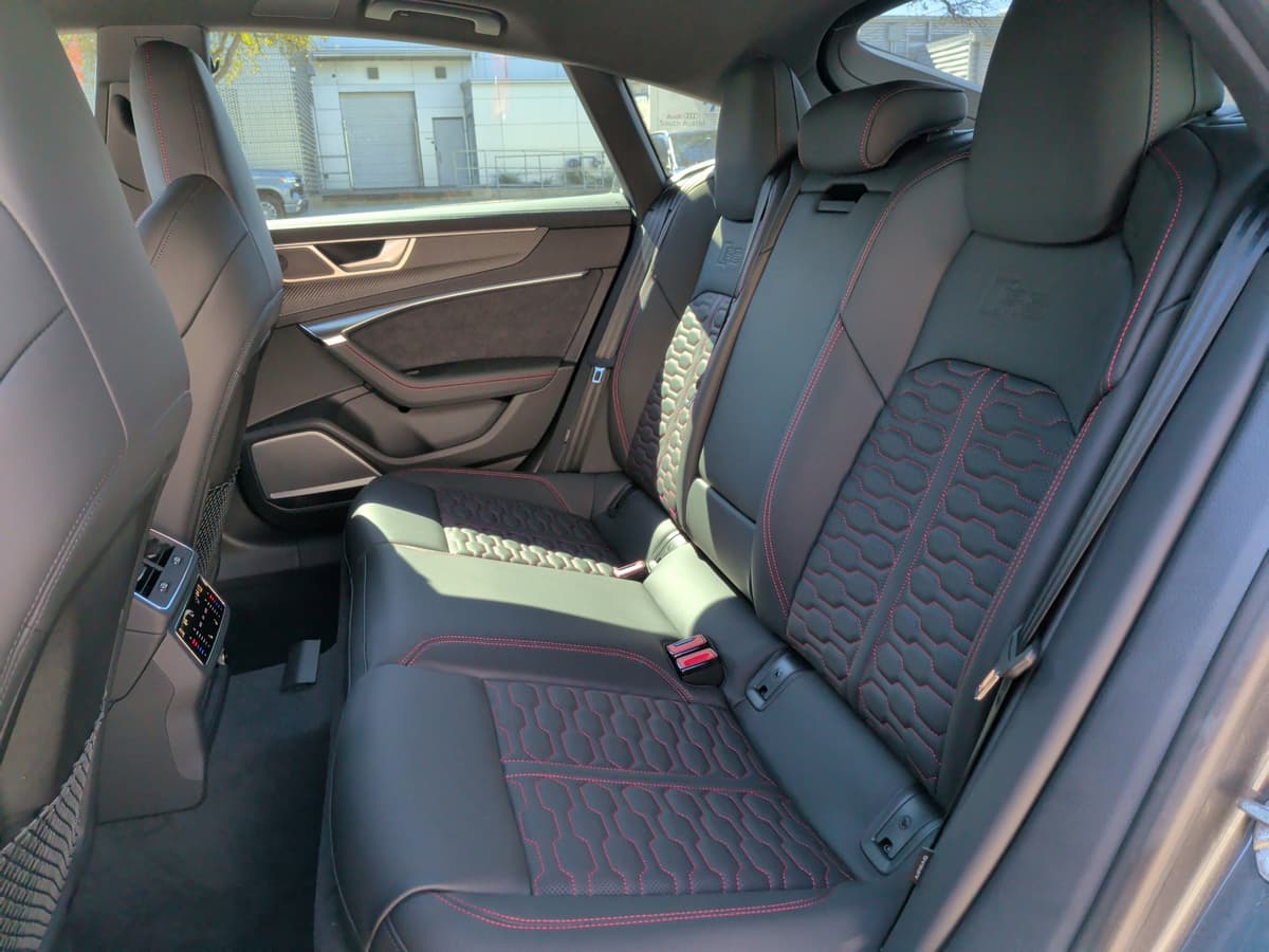 2025 Audi RS 7 - Image 33