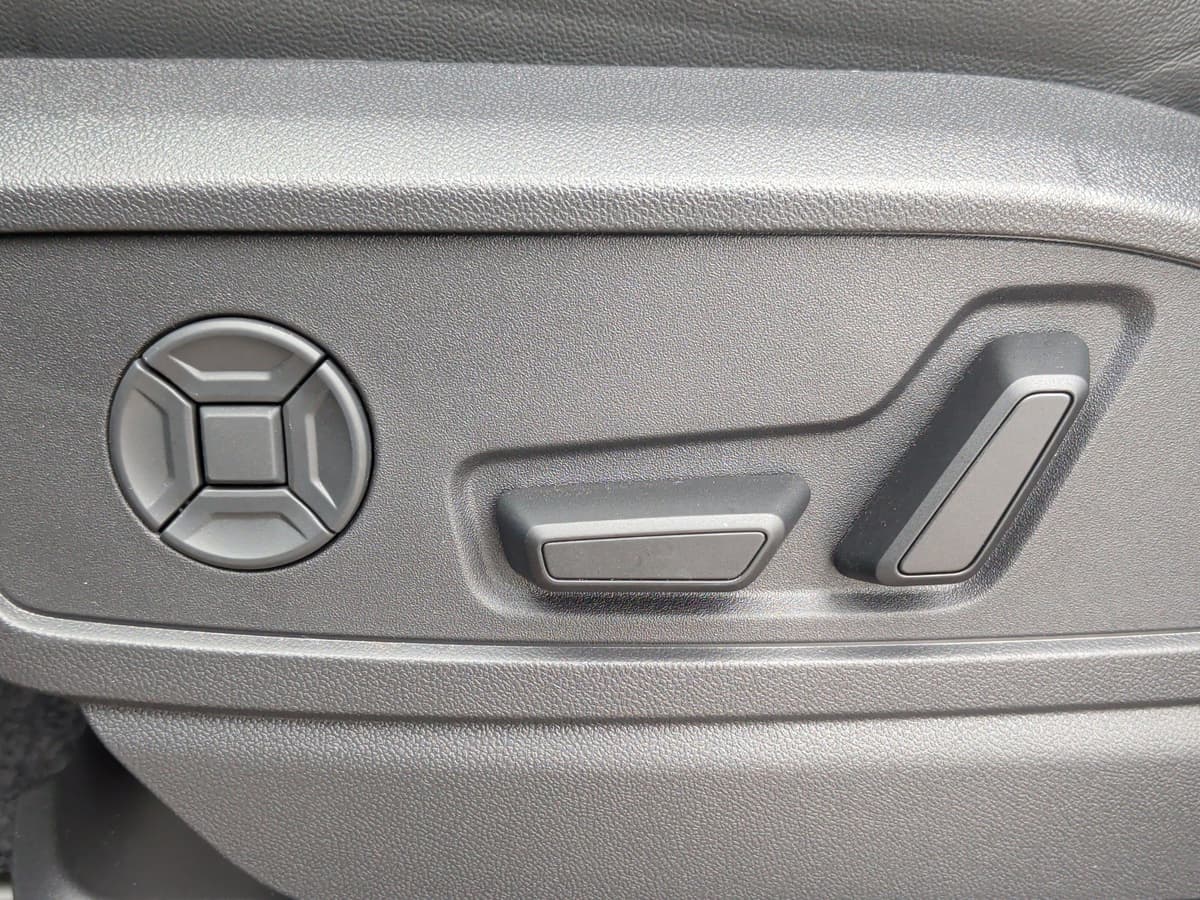 2025 Audi Q5 - Image 32